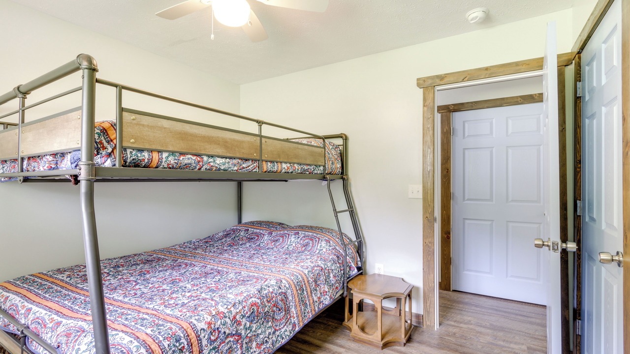 Photo of Bedroom in Nelsonville