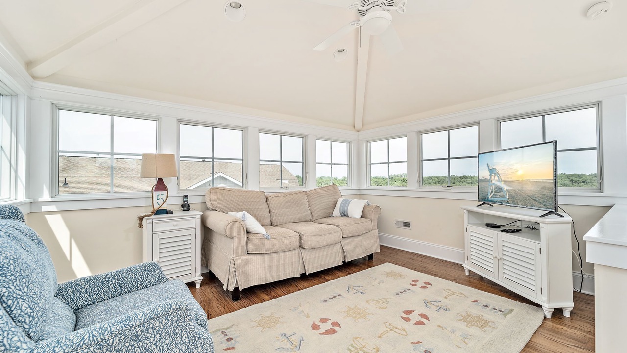 Photo of Livingroom in Admiral Estates