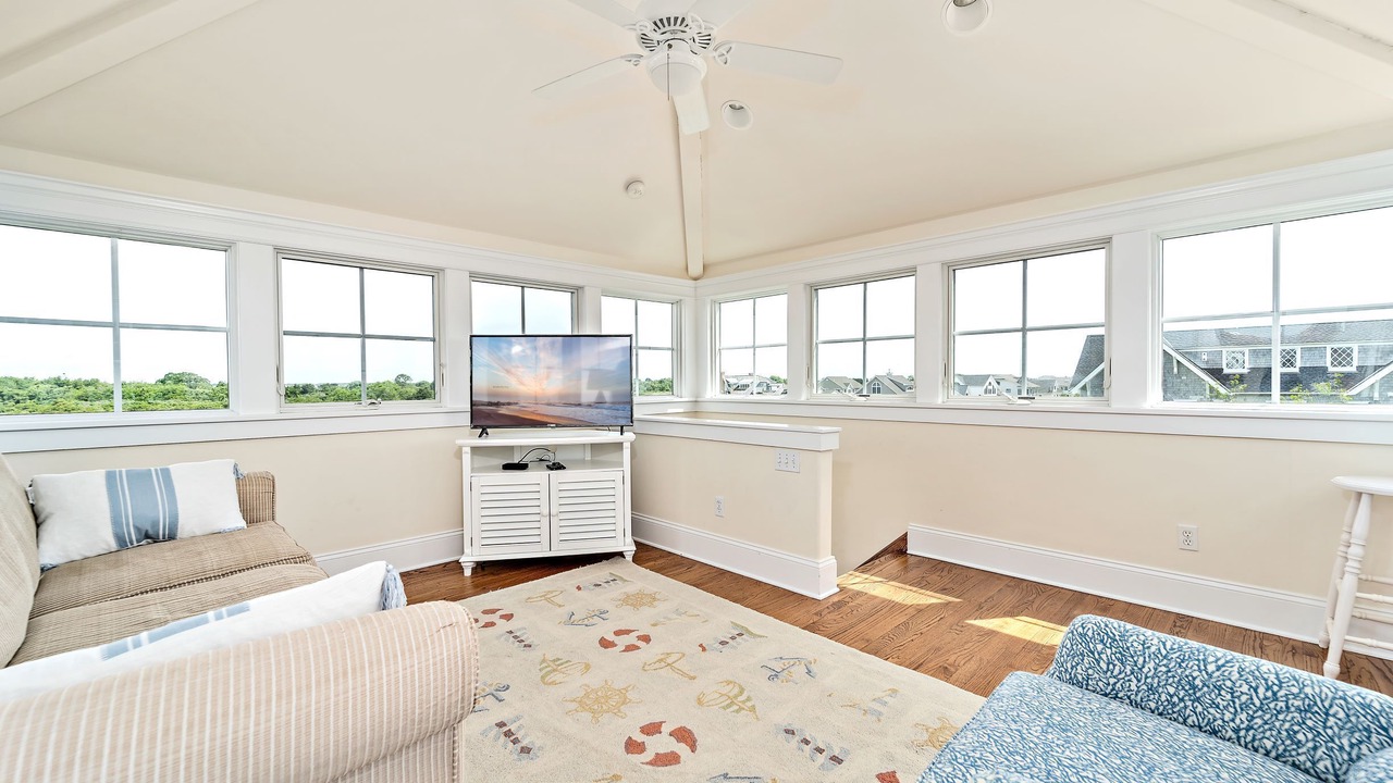 Photo of Livingroom in Admiral Estates