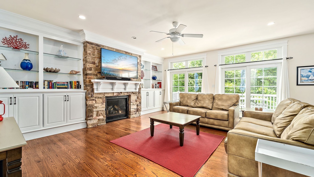 Photo of Livingroom in Admiral Estates