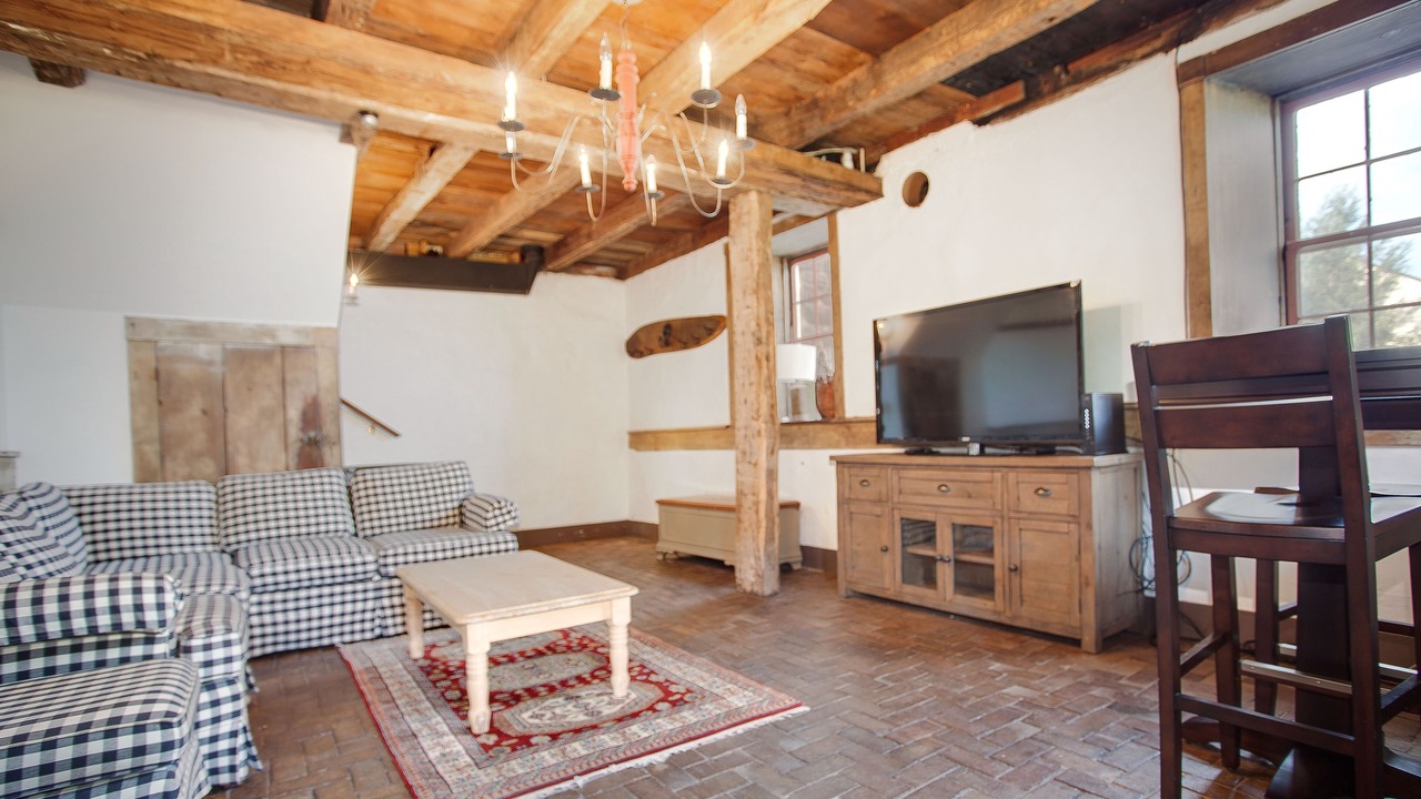 Photo of Livingroom in Elizabethtown
