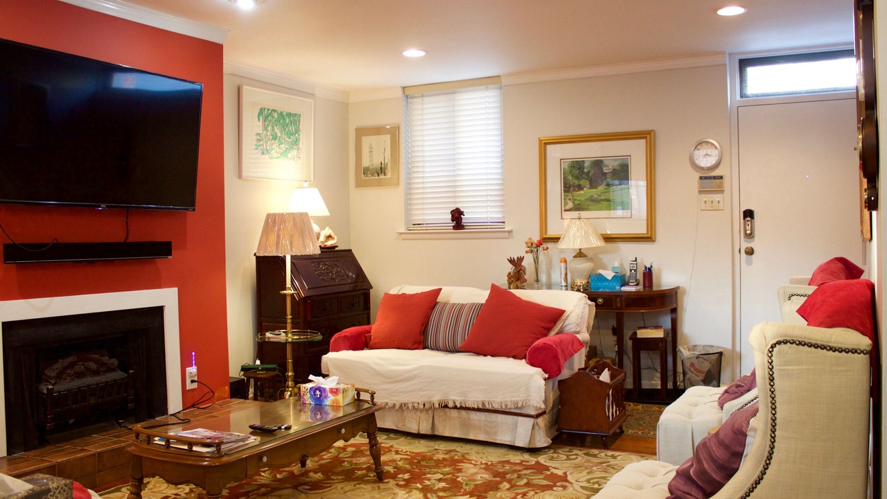 Photo of Livingroom in Washington Square West