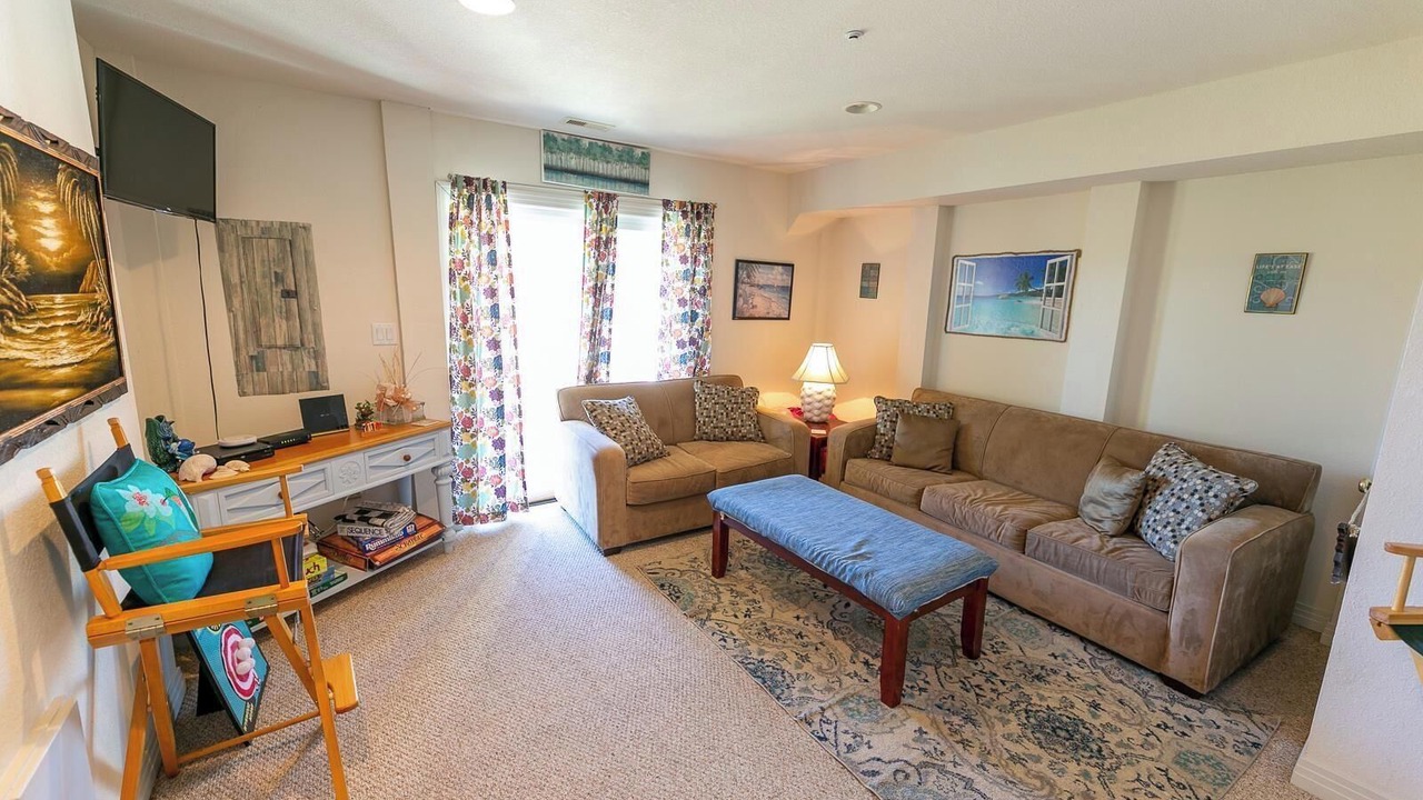 Photo of Livingroom in Bermuda Bay