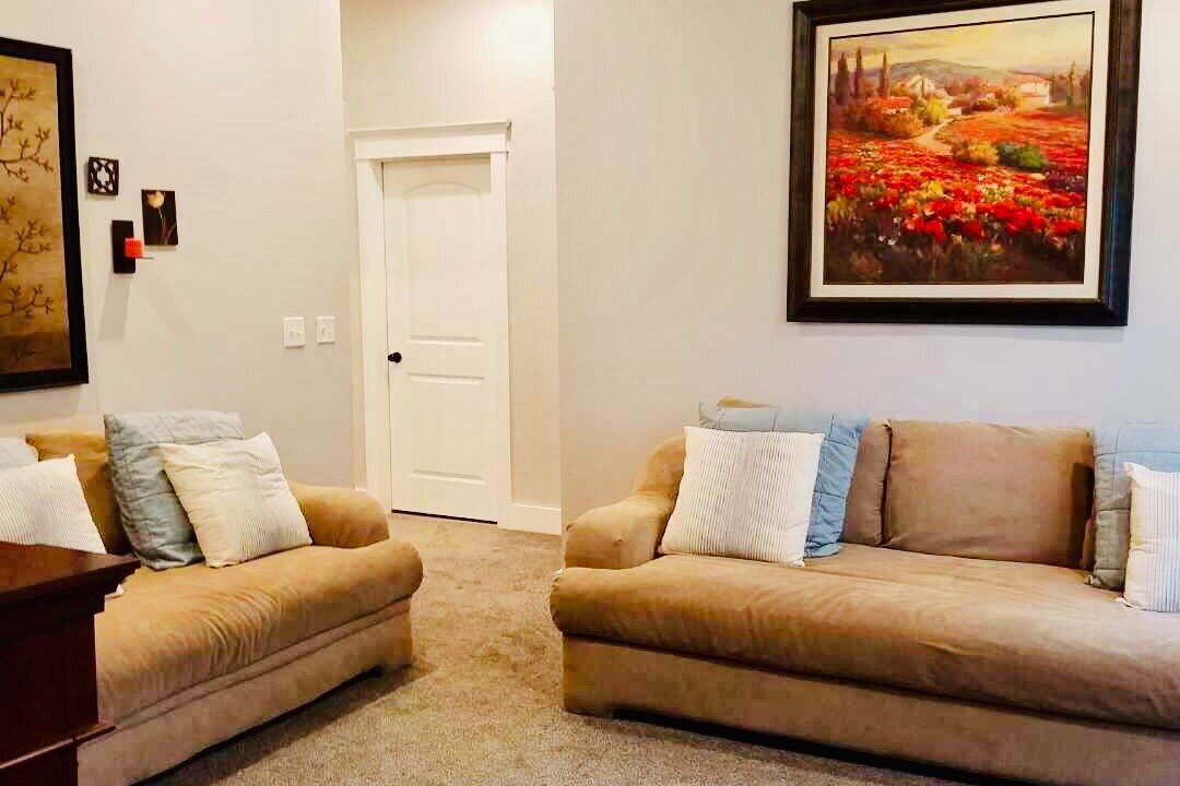 Photo of Livingroom in Helmsburg