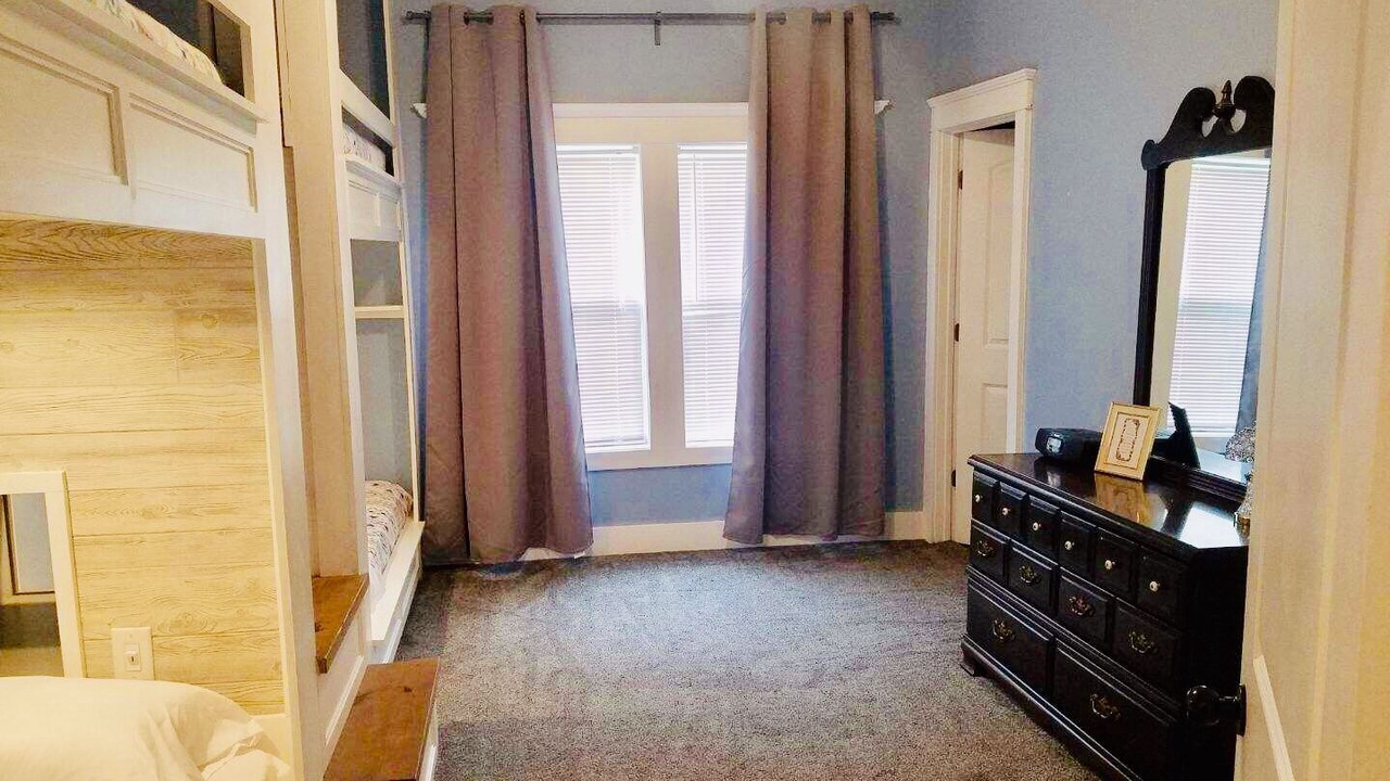 Photo of Bedroom in Helmsburg