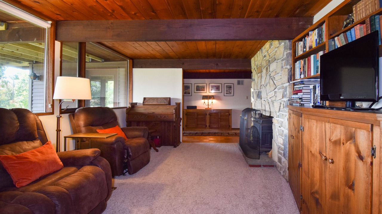 Photo of Bedroom in Boalsburg
