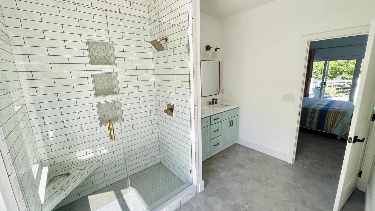 Photo of Bathroom in La Follette