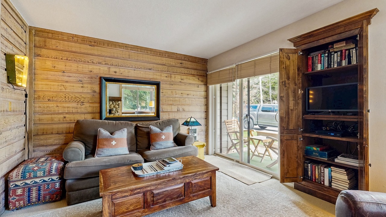 Photo of Livingroom in Elkhorn Village