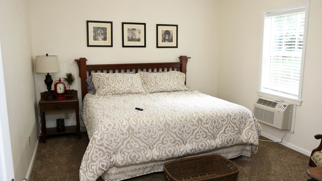 Photo of Bedroom in Nelsonville