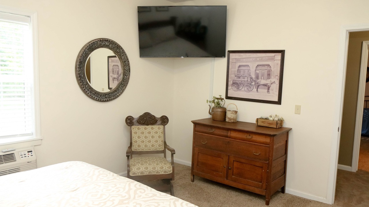 Photo of Bedroom in Nelsonville