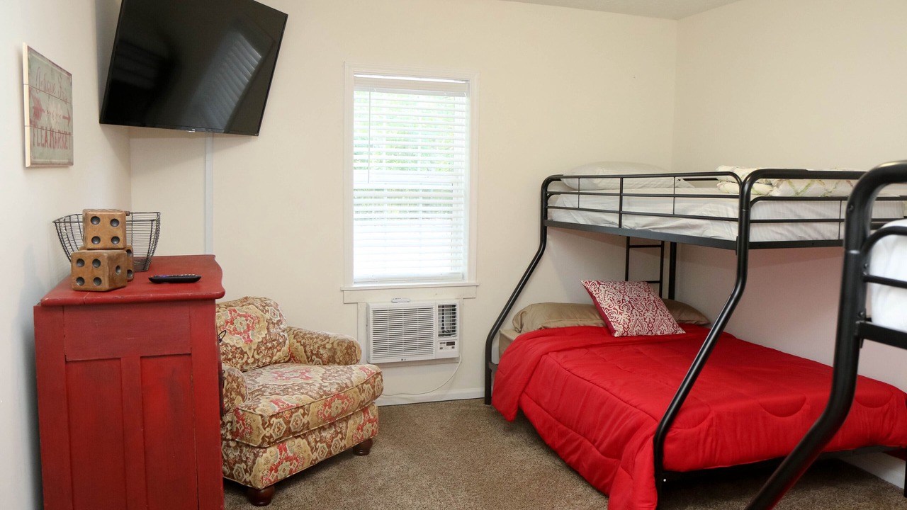 Photo of Bedroom in Nelsonville