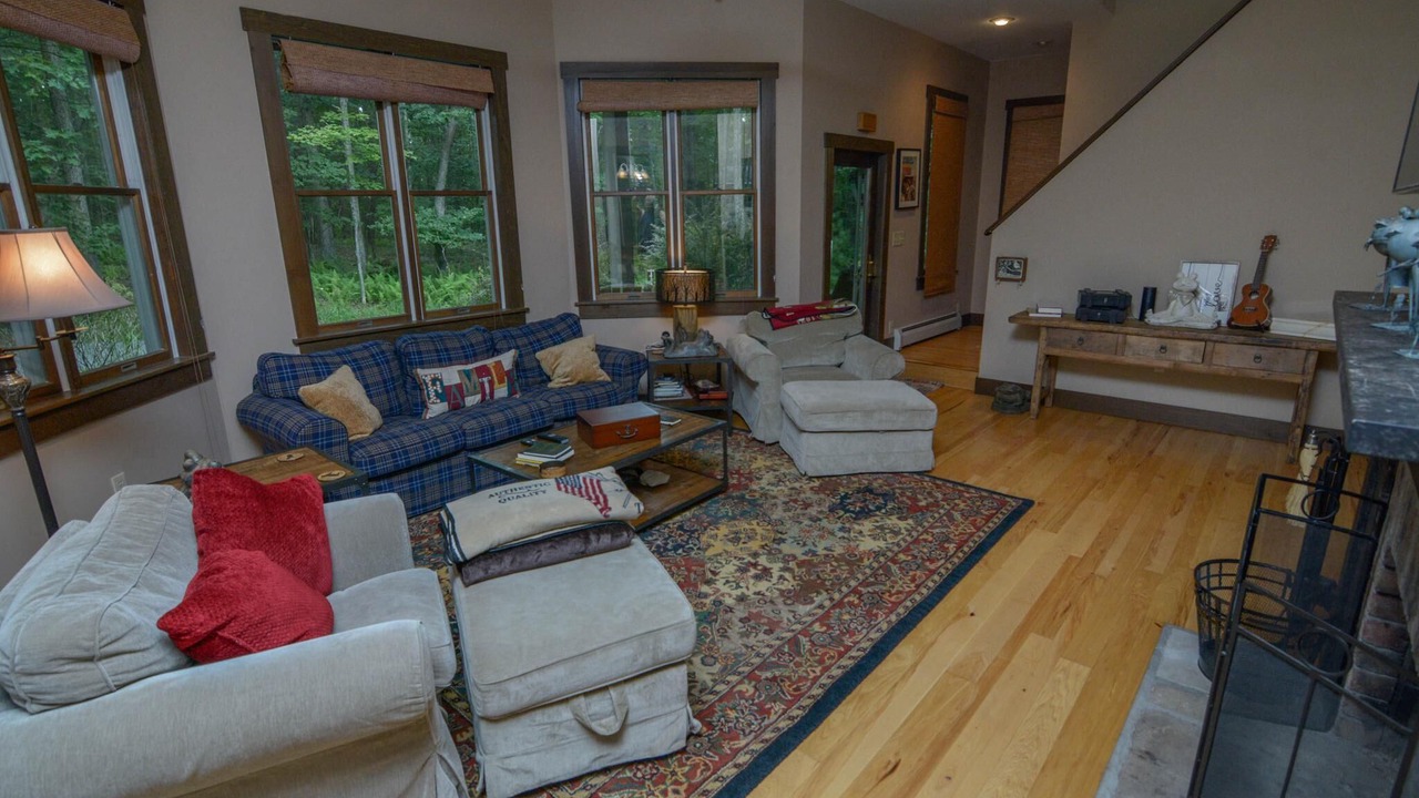 Photo of Livingroom in North Glade Hills