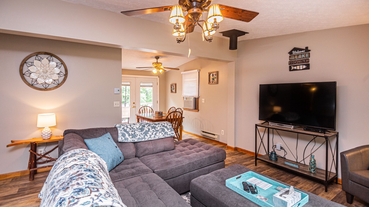 Photo of Livingroom in McHenry