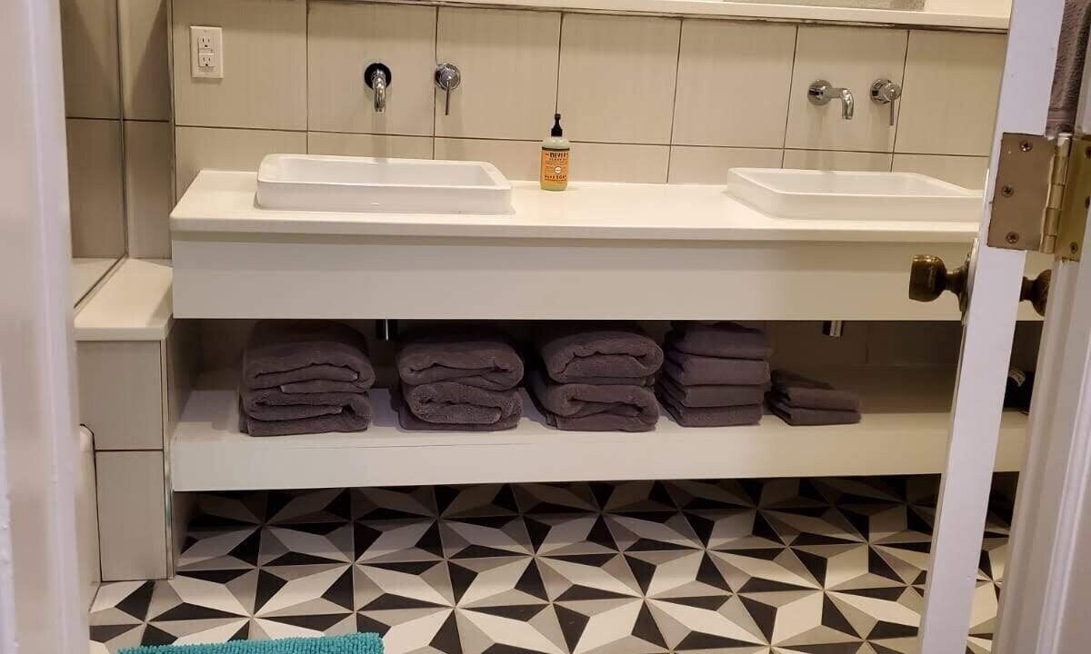 Photo of Bathroom in Swan Lake