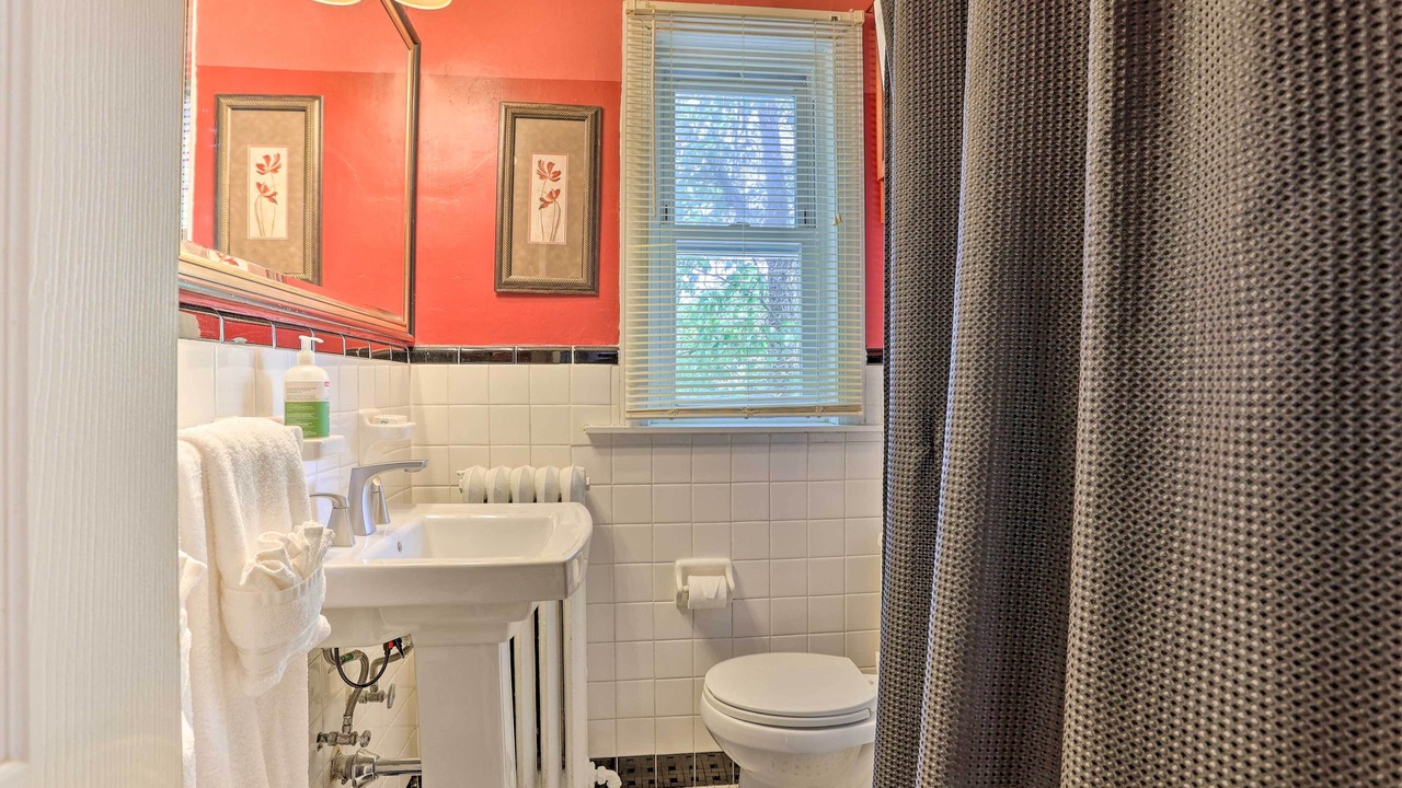 Photo of Bathroom in Lansdowne