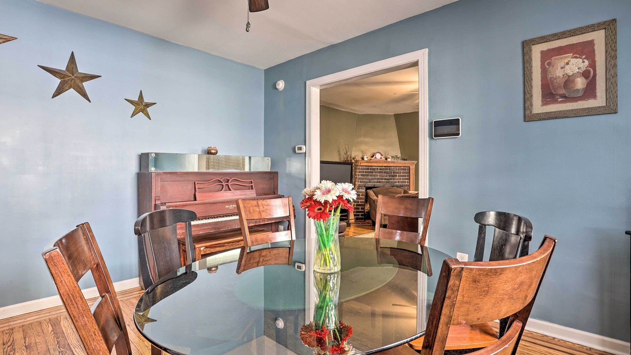 Photo of Livingroom in Lansdowne