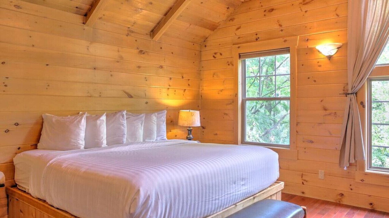 Photo of Bedroom in Millersburg