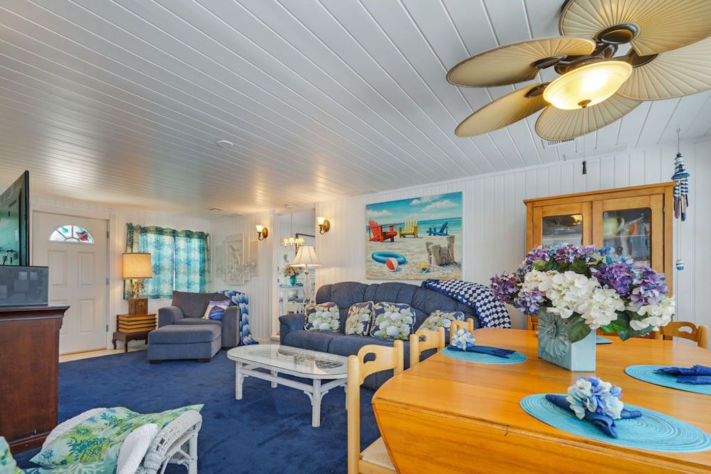 Photo of Livingroom in Mantoloking