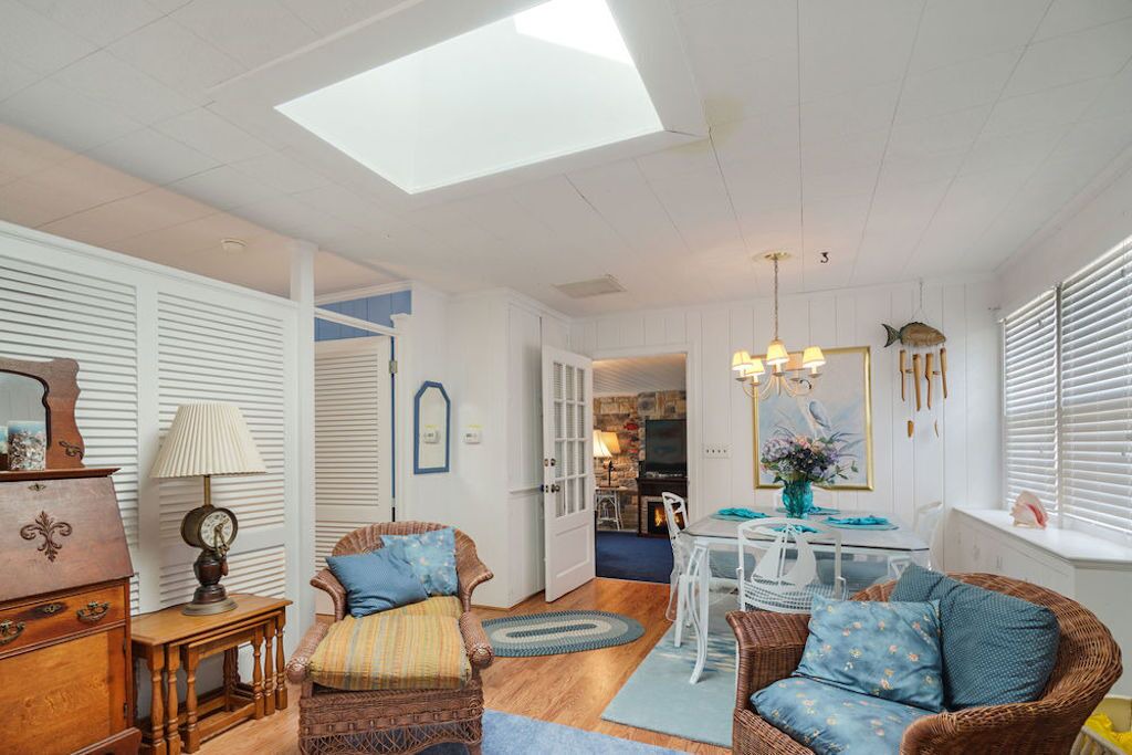 Photo of Livingroom in Mantoloking