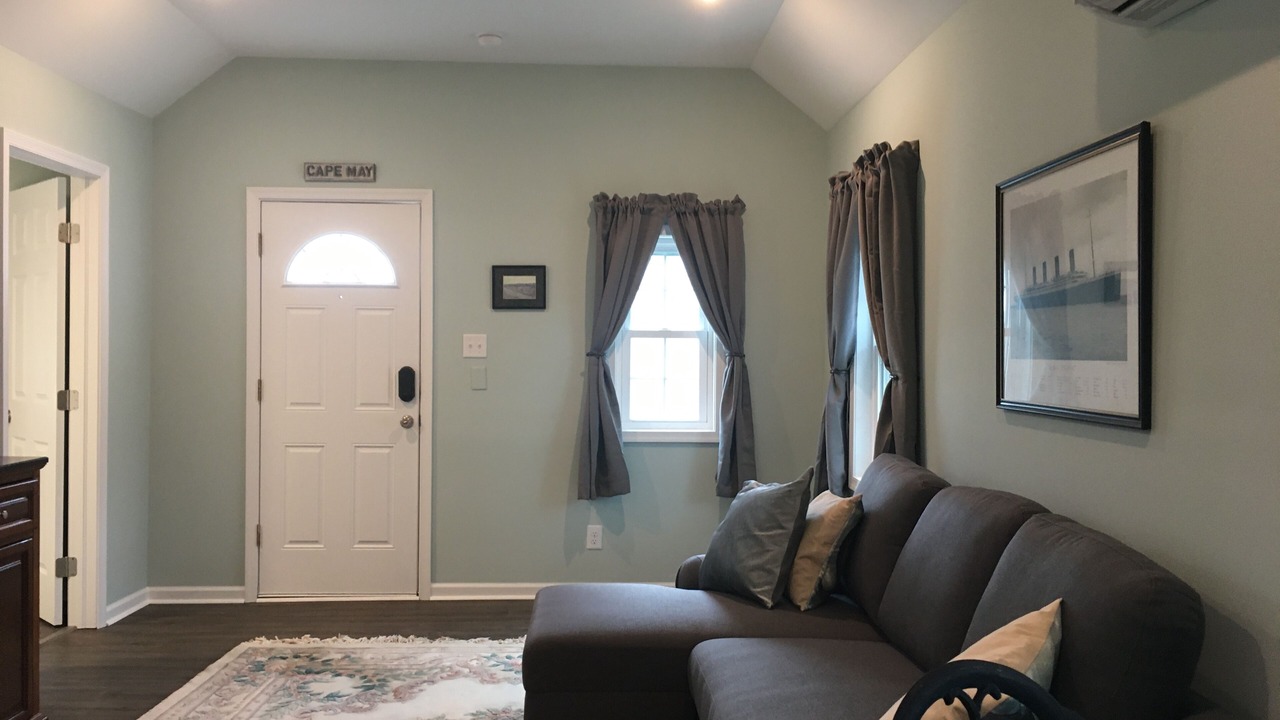 Photo of Livingroom in Town Bank