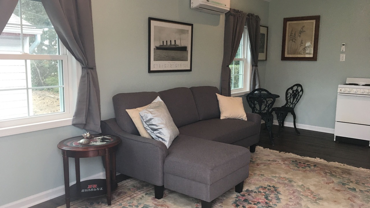 Photo of Livingroom in Town Bank