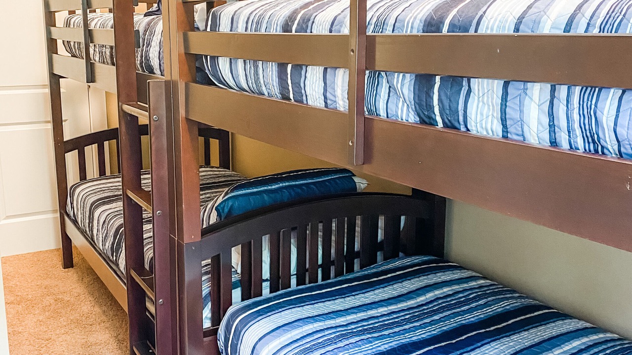 Photo of Bedroom in Flat Hollow Marina