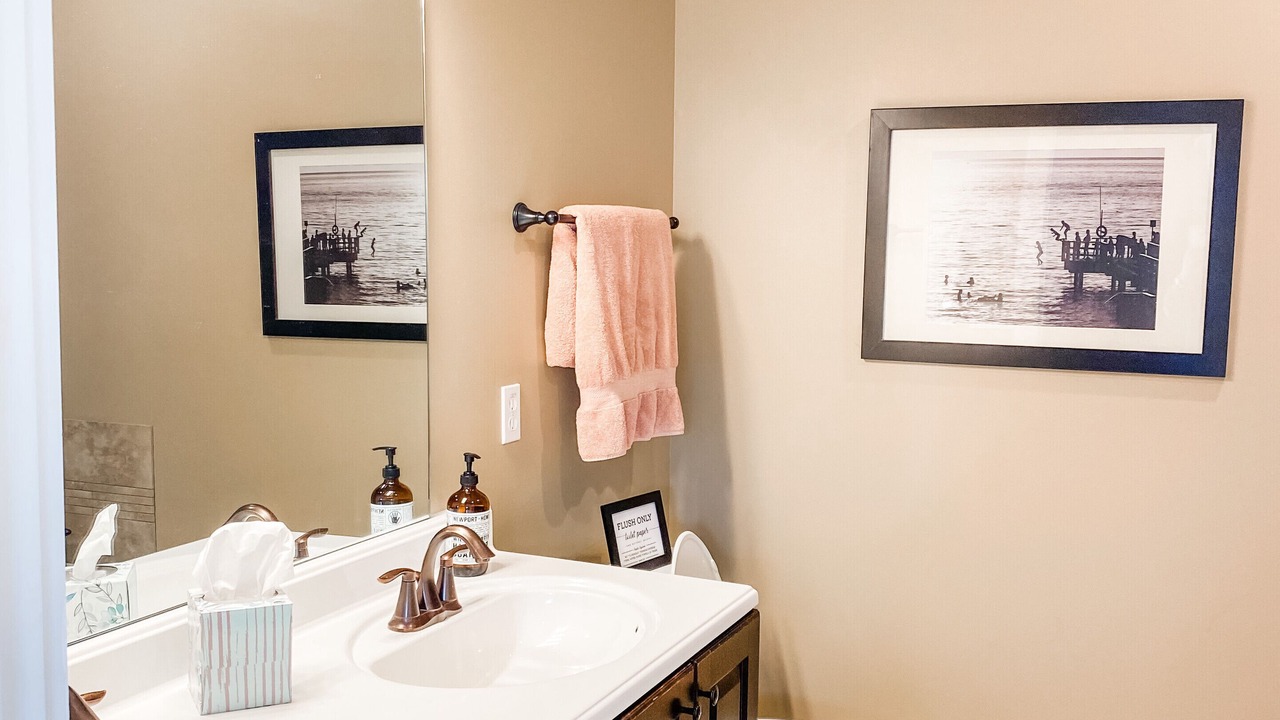Photo of Bathroom in Flat Hollow Marina