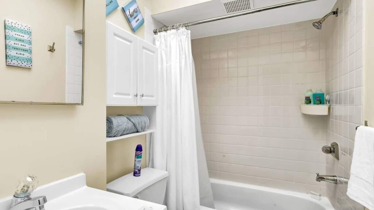 Photo of Bathroom in Graduate Hospital