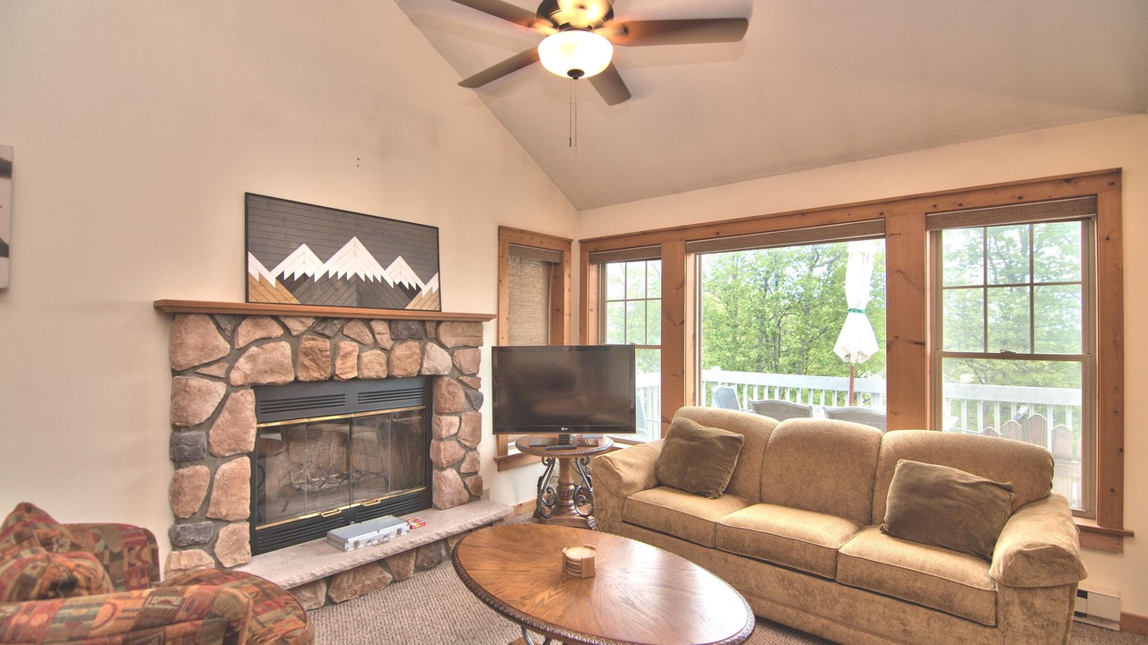 Photo of Livingroom in Tannersville