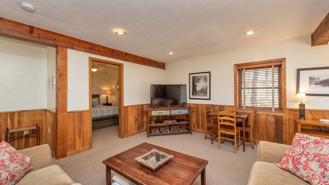 Photo of Livingroom in McHenry
