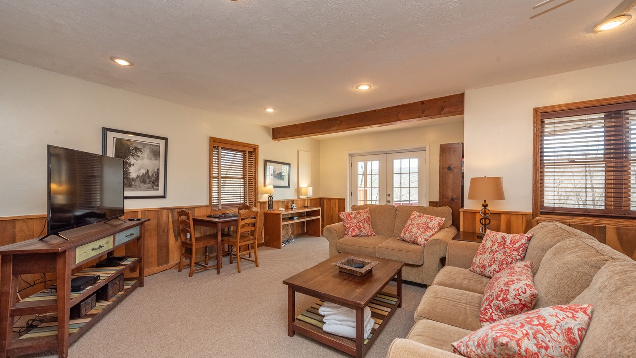 Photo of Livingroom in McHenry