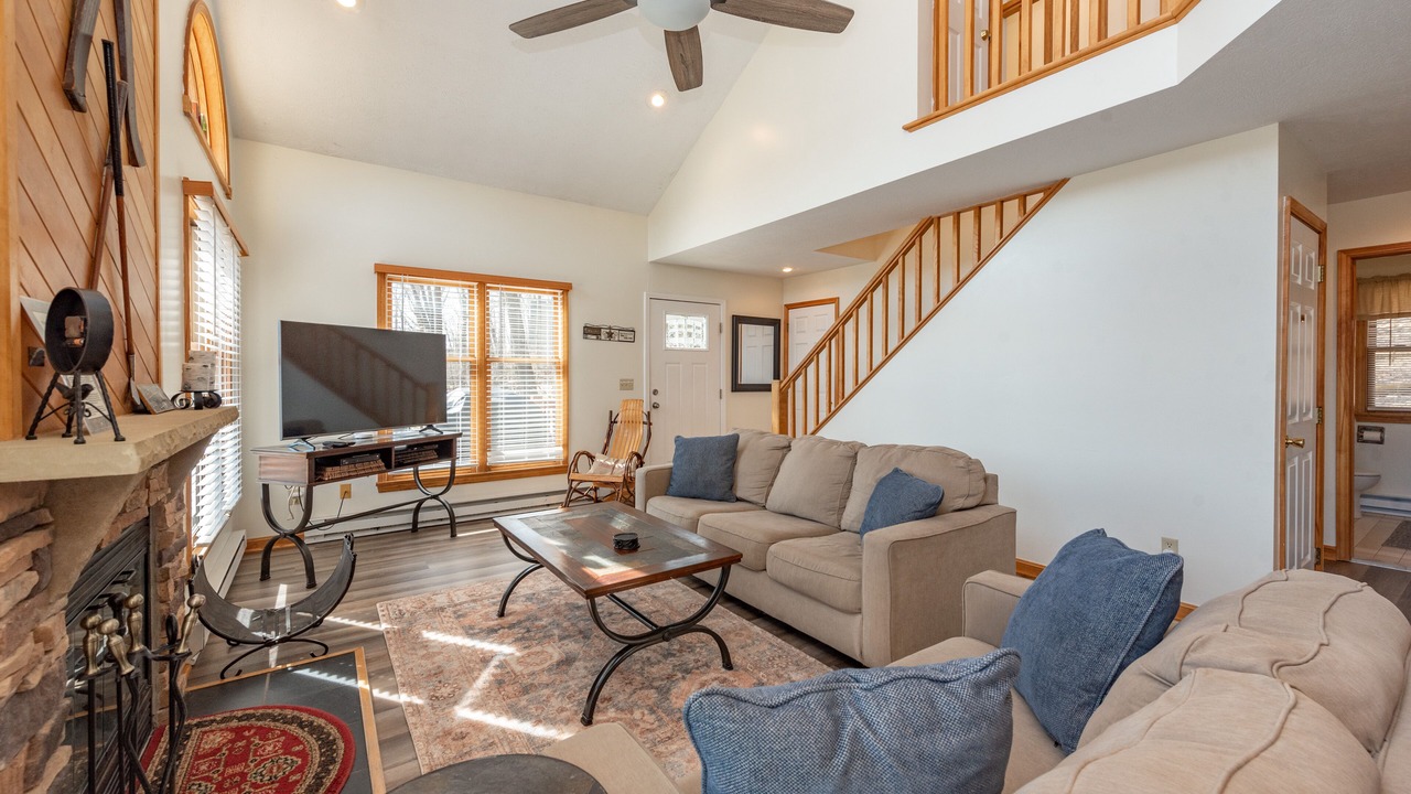 Photo of Livingroom in McHenry