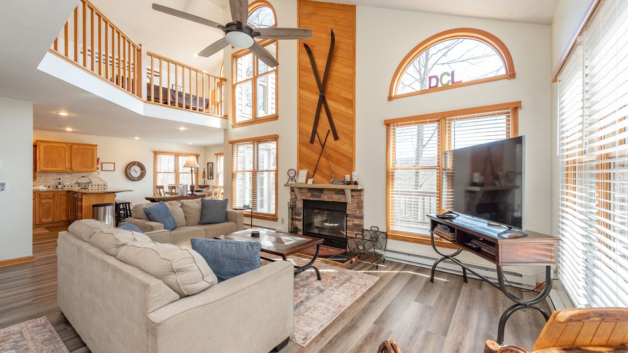 Photo of Livingroom in McHenry