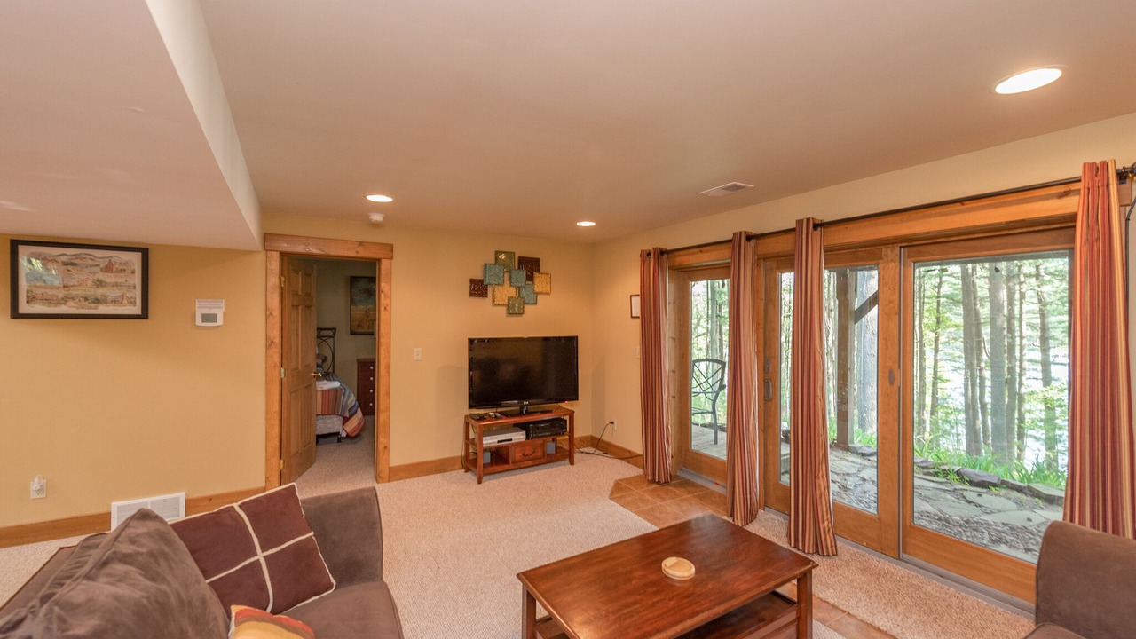 Photo of Livingroom in North Glade Hills