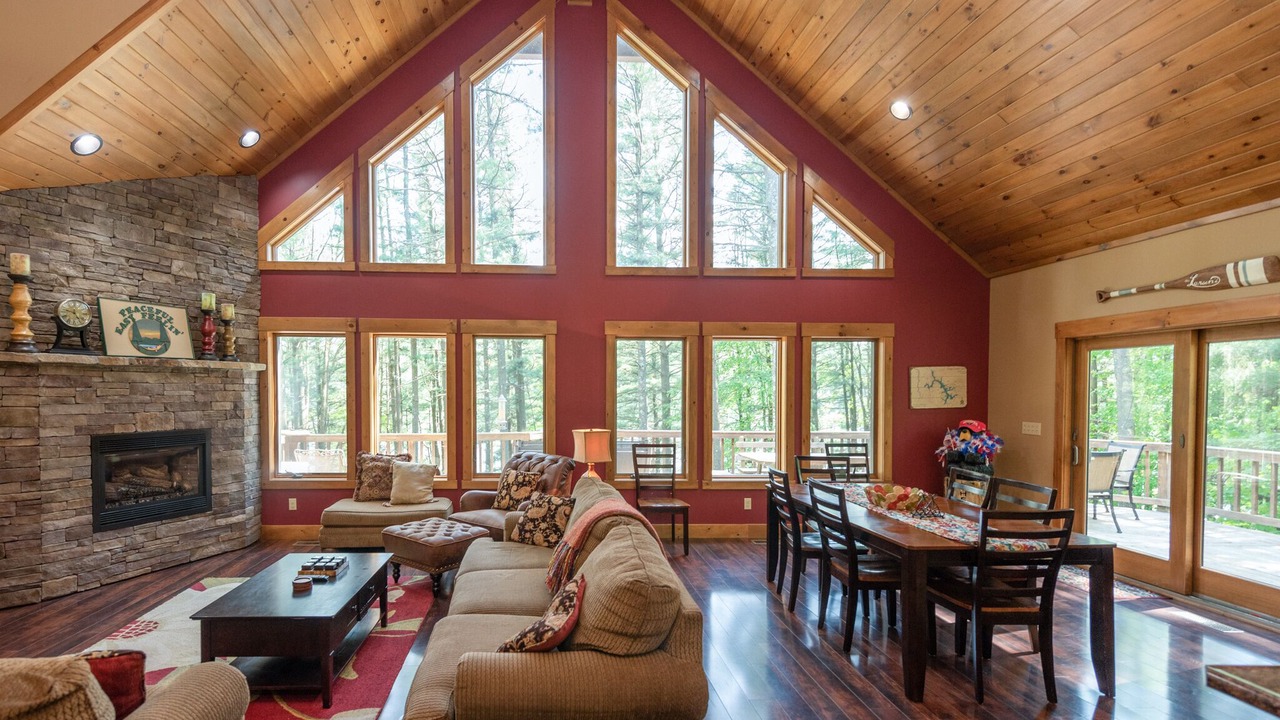 Photo of Livingroom in North Glade Hills
