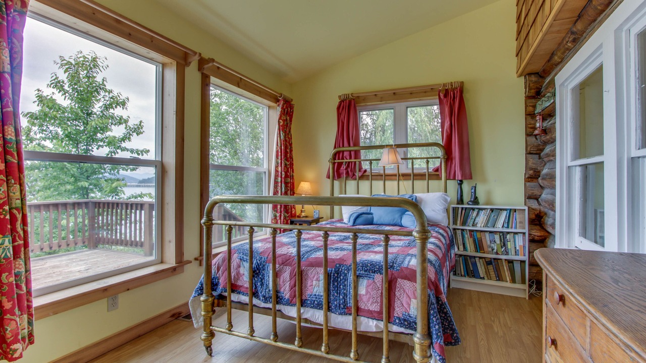 Photo of Bedroom in Sandpoint