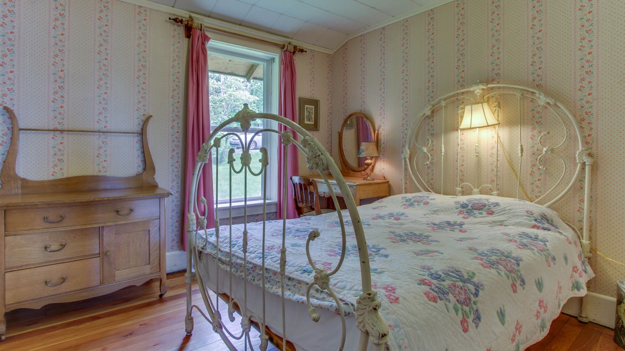 Photo of Bedroom in Sandpoint