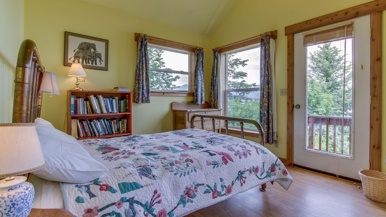 Photo of Bedroom in Sandpoint