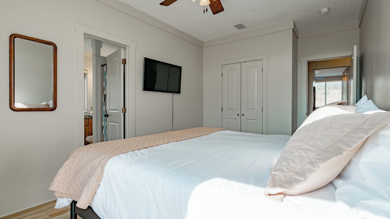 Photo of Bedroom in Waterfront Greens