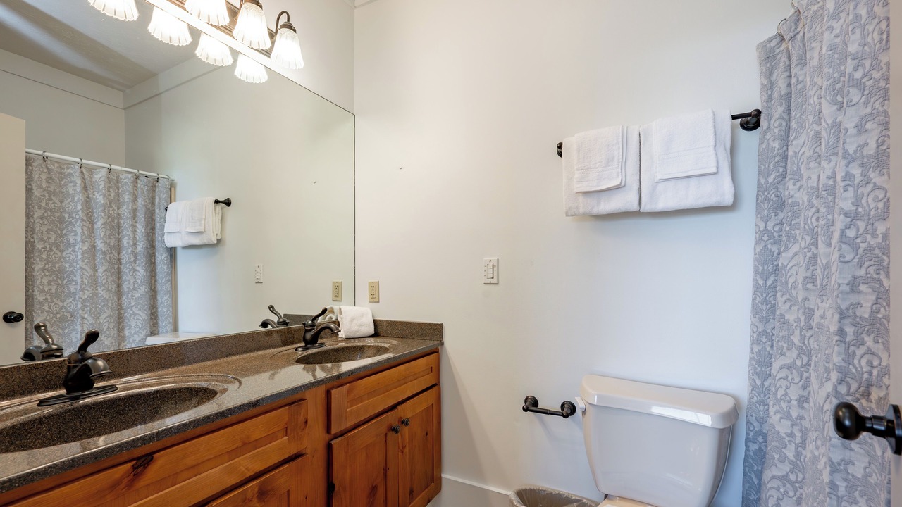 Photo of Bathroom in Waterfront Greens