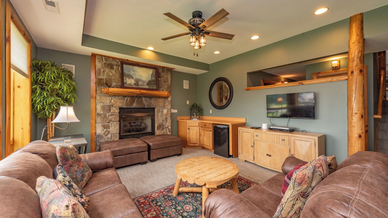 Photo of Livingroom in McHenry