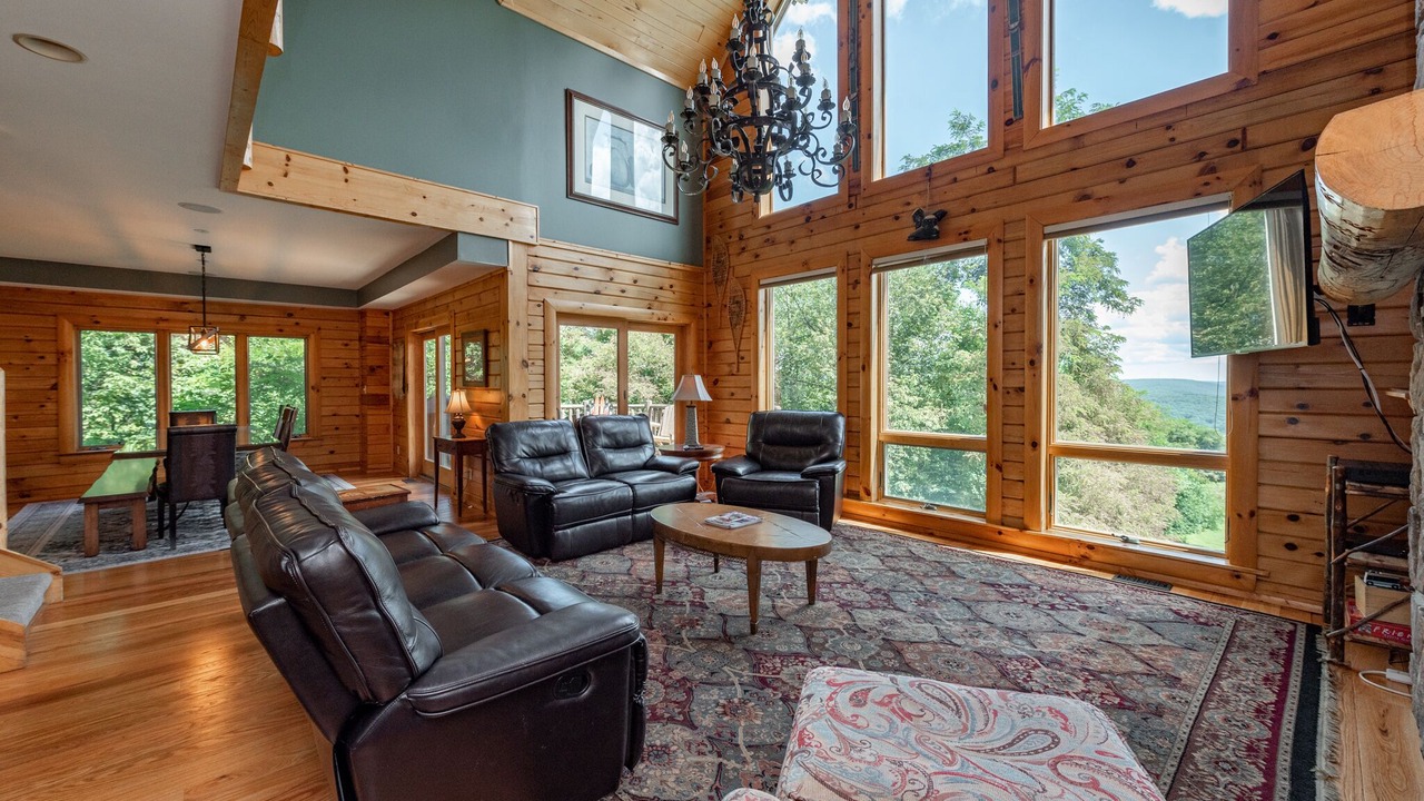 Photo of Livingroom in McHenry