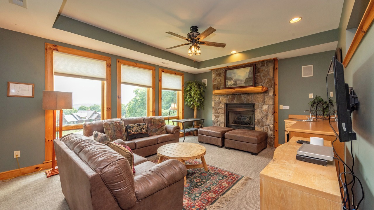 Photo of Livingroom in McHenry
