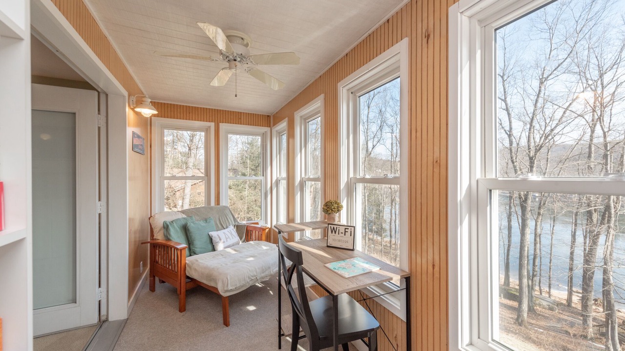 Photo of Livingroom in McHenry