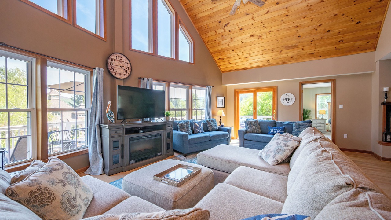Photo of Livingroom in McHenry