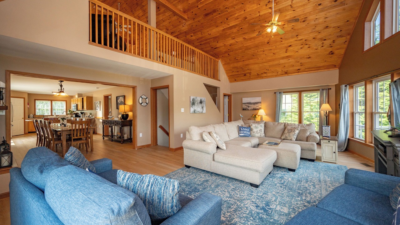 Photo of Livingroom in McHenry