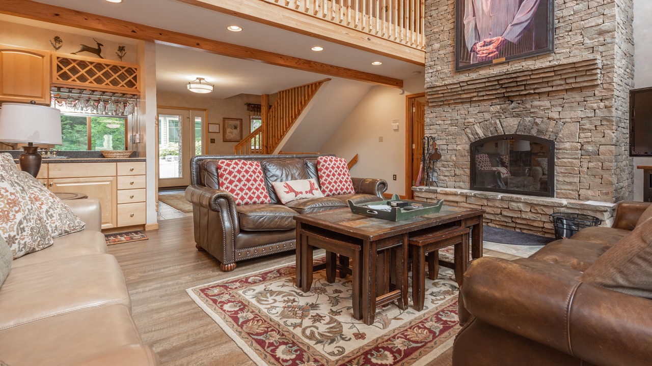 Photo of Livingroom in McHenry