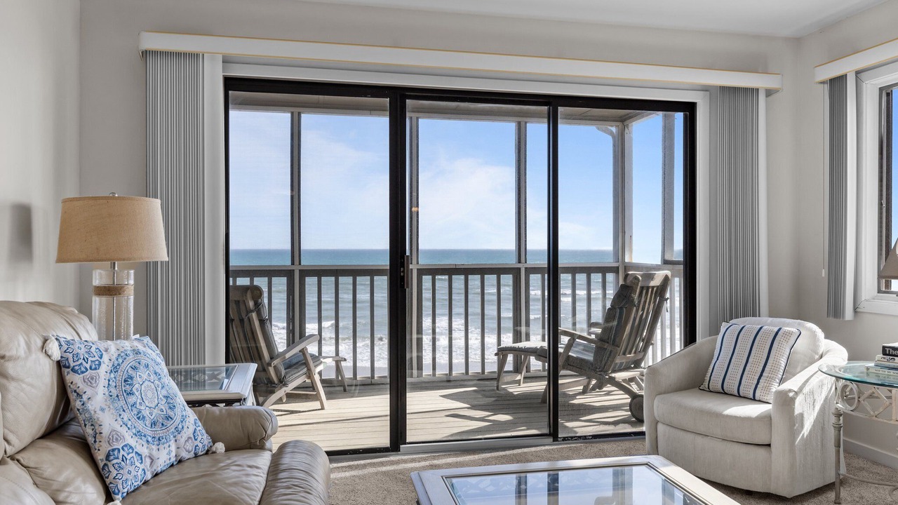 Photo of Livingroom in Pine Knoll Shores
