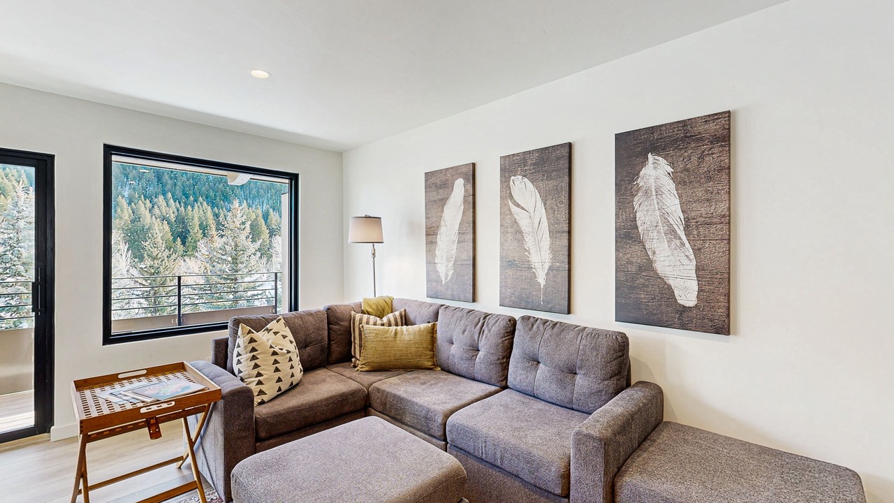 Photo of Livingroom in Warm Springs
