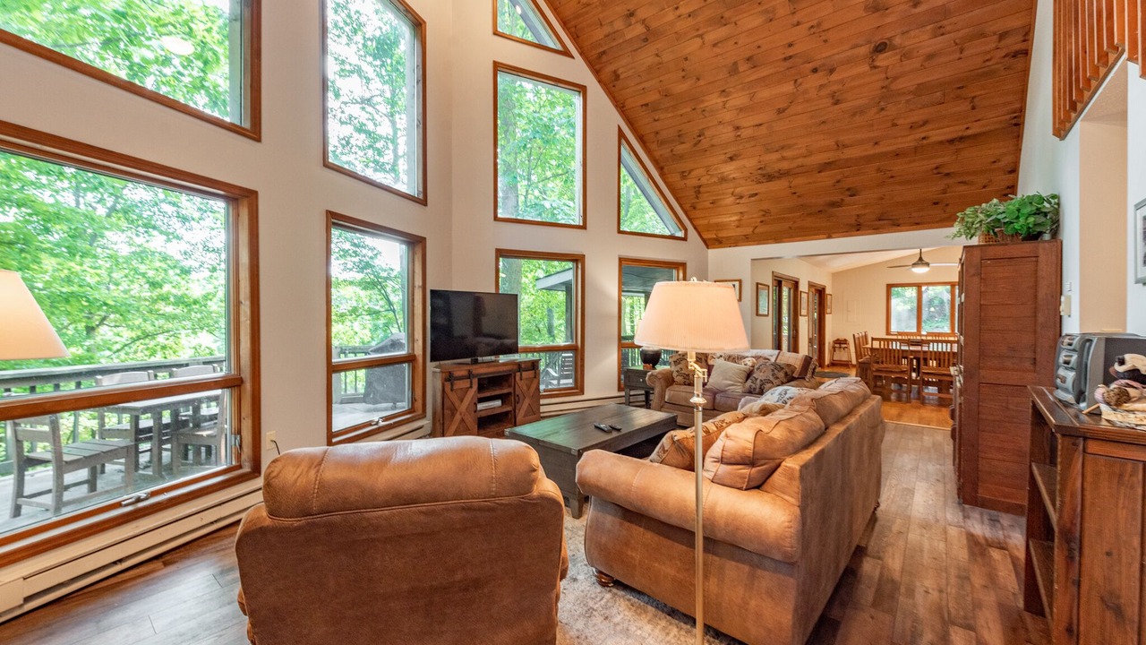 Photo of Livingroom in McHenry